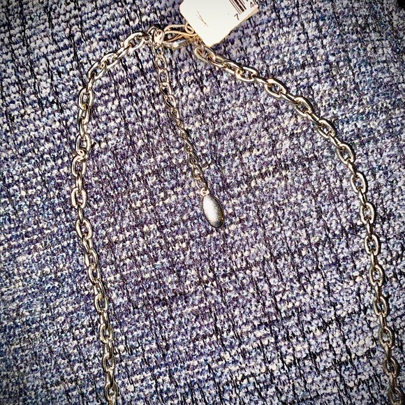 Beautiful SILVER-TONED Necklace - Picture 4 of 4